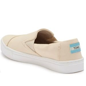 NWT and original Box TOMS Luca-slip on Sneaker Size 9